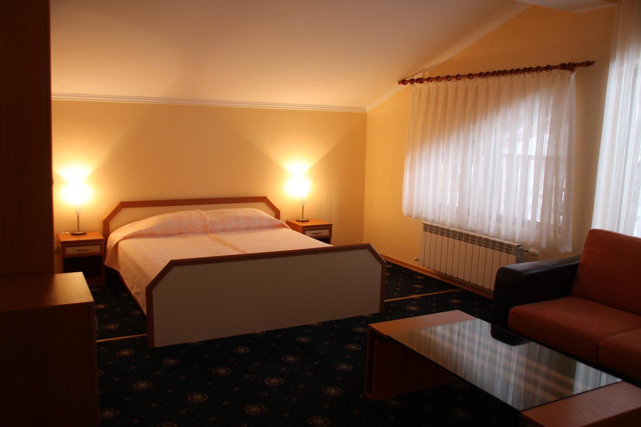Kovanlika Hotel Ράζγκραντ Εξωτερικό φωτογραφία